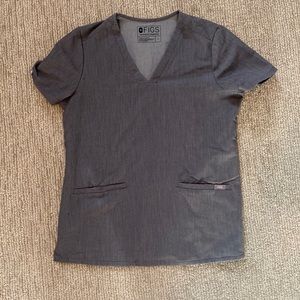 Figs 3 pocket scrub top! Grey color